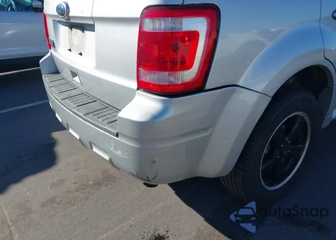 2011 Ford Escape Xlt z USA, uszkodzony, nr VIN 1FMCU0D71BKA42950